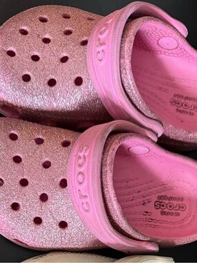 Girls' Pink Glitter crocs